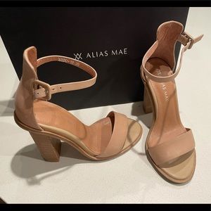 Alias Mae size 35 heels